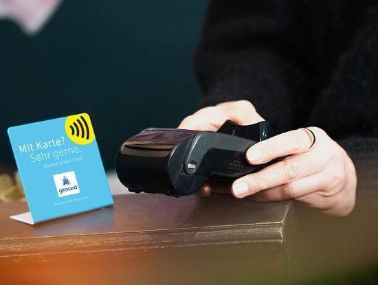 Auch in kleinen Läden wird inzwischen mit Girocard gezahlt (Foto: Euro Kartensysteme)